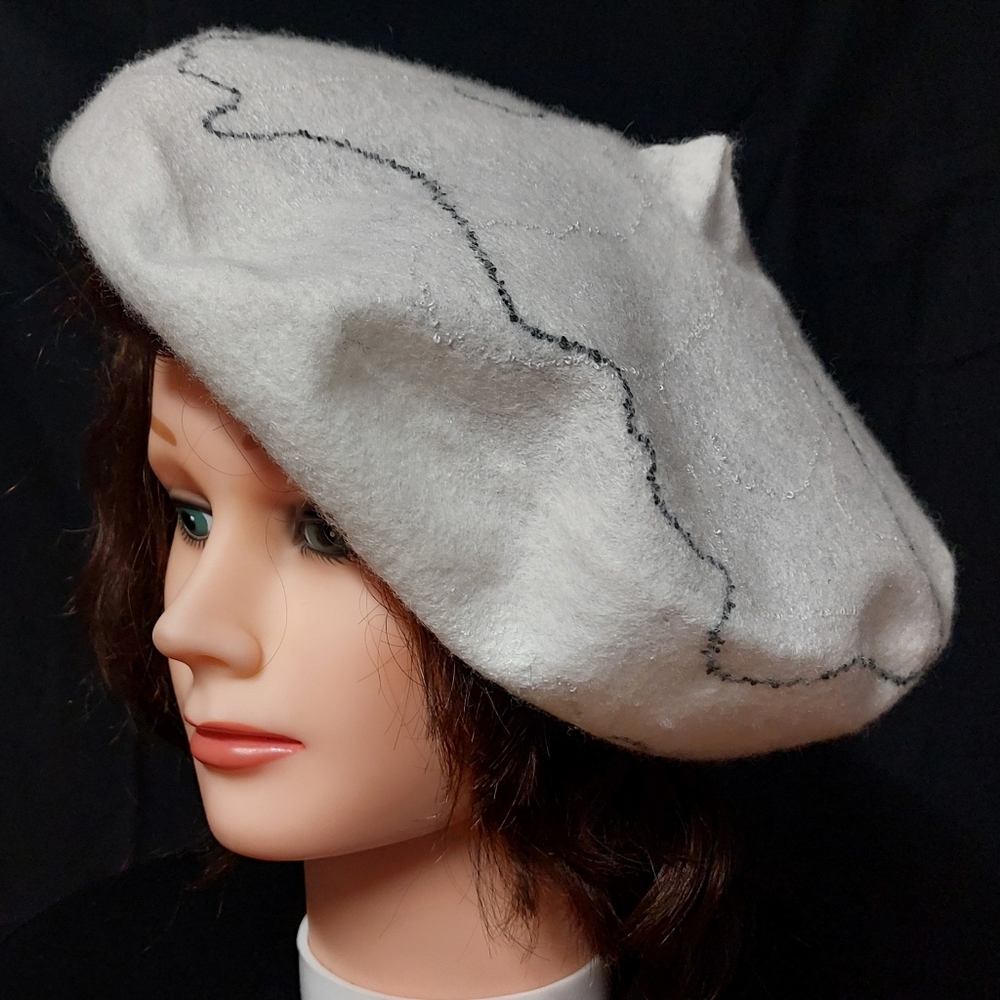 Snow White Felted Beret(merino wool , silk thread, handmade)